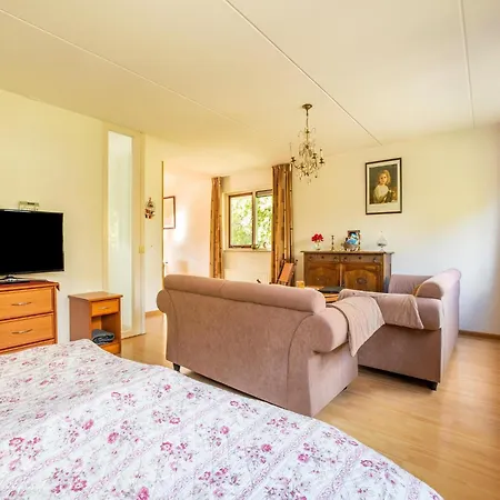 Comfy In With French Balcony, Cleaning Included Semesterbostad